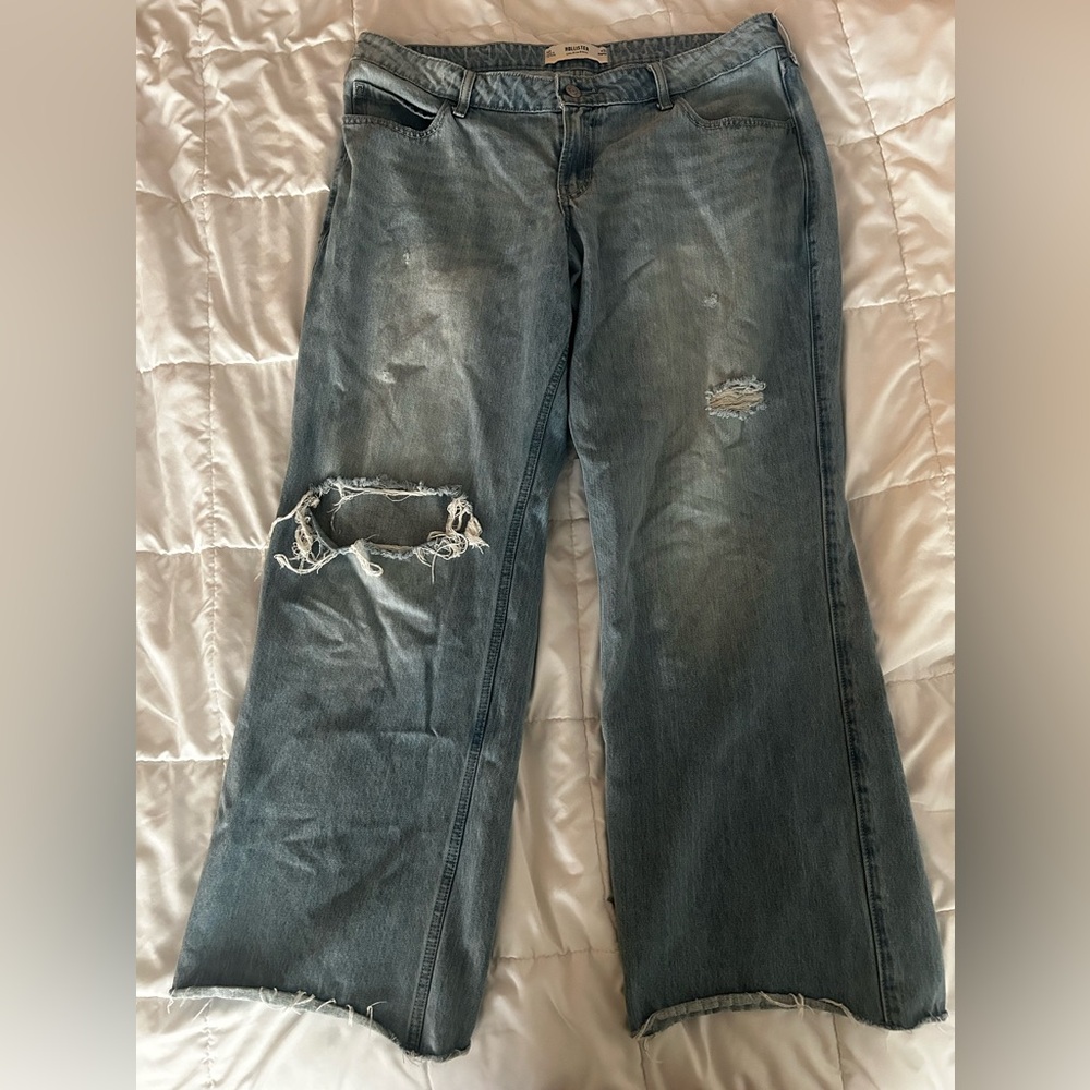 Light wash low rise baggy ripped Hollister jeans